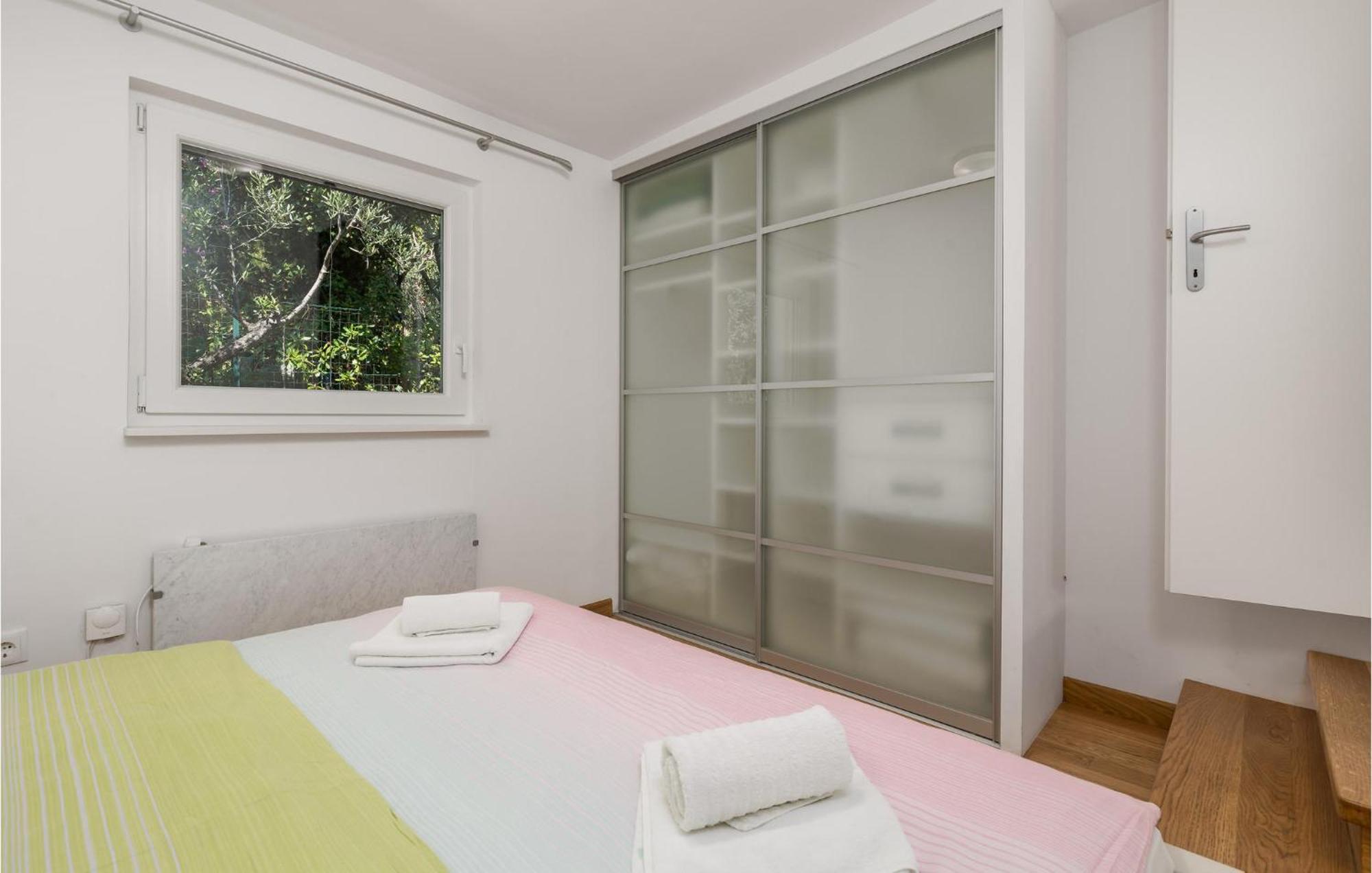 Awesome home in Krk with 3 Bedrooms, Jacuzzi&WiFi Krk Town Buitenkant foto