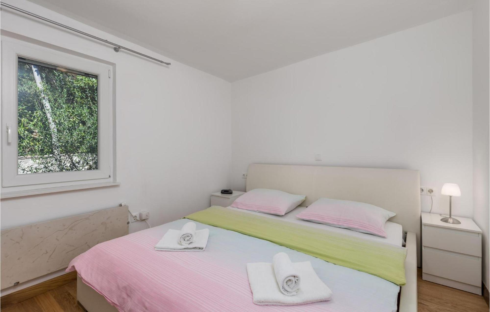 Awesome home in Krk with 3 Bedrooms, Jacuzzi&WiFi Krk Town Buitenkant foto