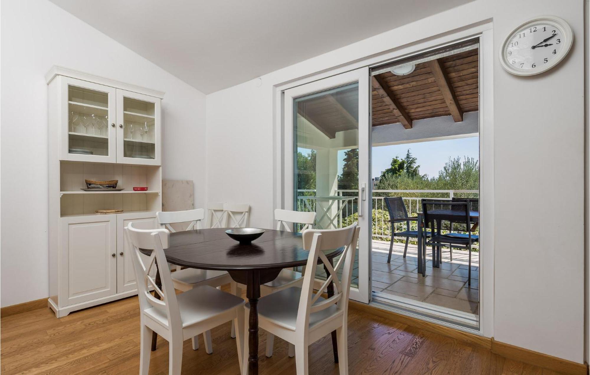 Awesome home in Krk with 3 Bedrooms, Jacuzzi&WiFi Krk Town Buitenkant foto