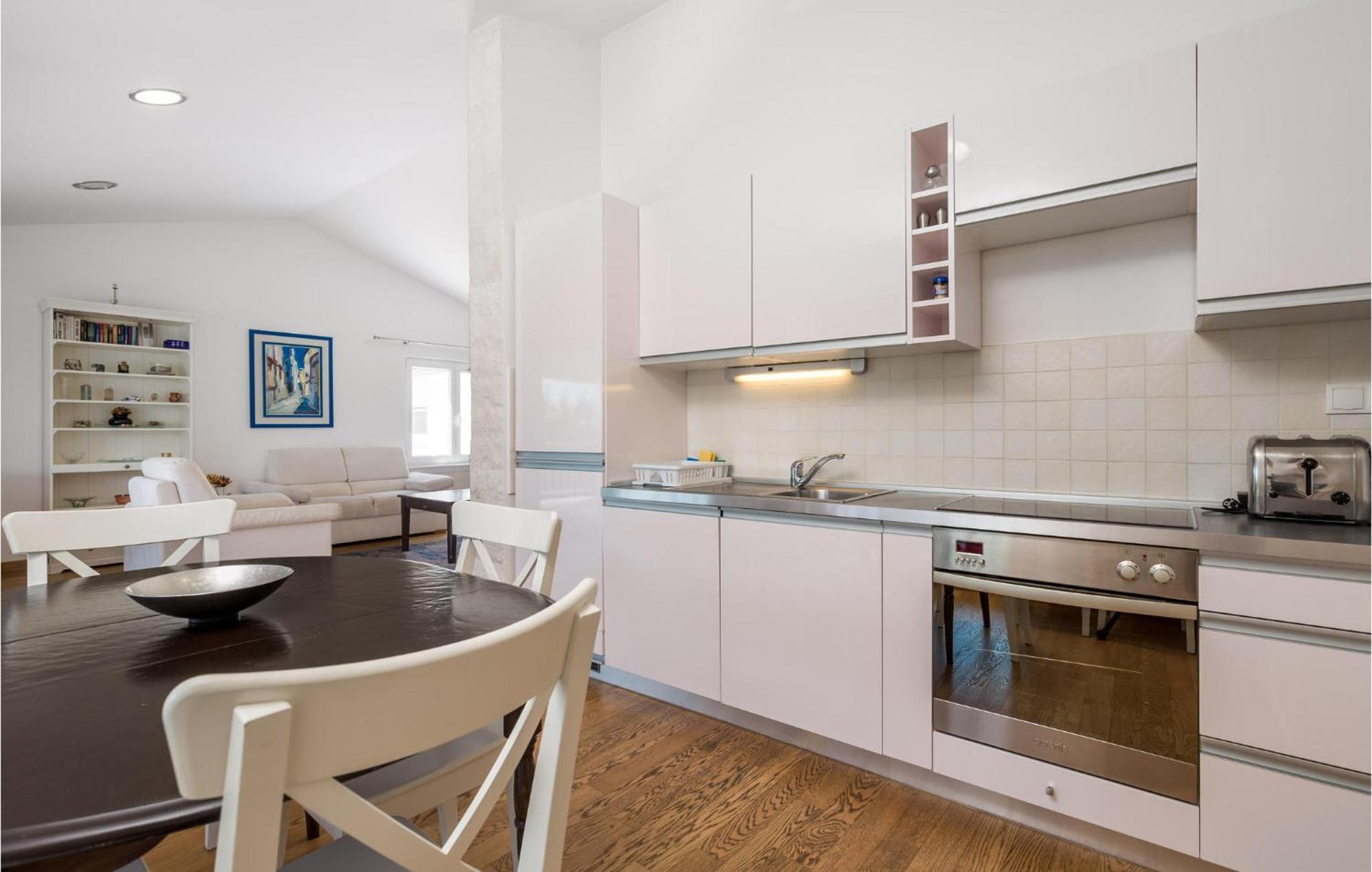 Awesome home in Krk with 3 Bedrooms, Jacuzzi&WiFi Krk Town Buitenkant foto