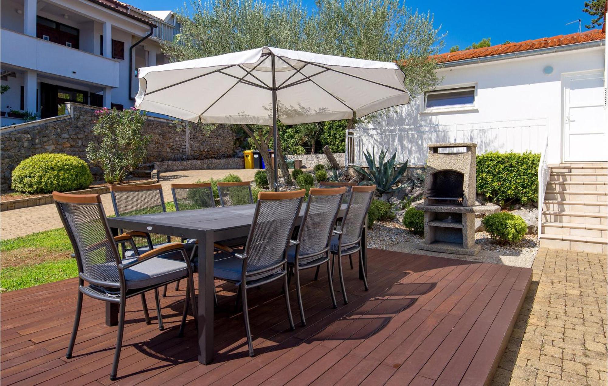 Awesome home in Krk with 3 Bedrooms, Jacuzzi&WiFi Krk Town Buitenkant foto